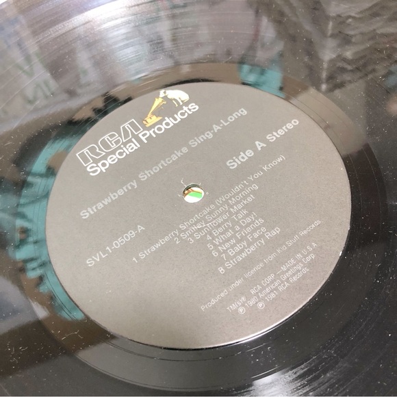 Vintage Strawberry Shortcake Sing-A-Long Vinyl Record RCA 1981 - Picture 6 of 8